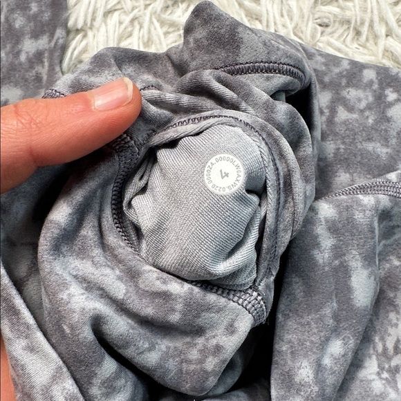Lululemon Align Crop *21" Summer Shade Ice Grey Multi - Picture 4 of 5